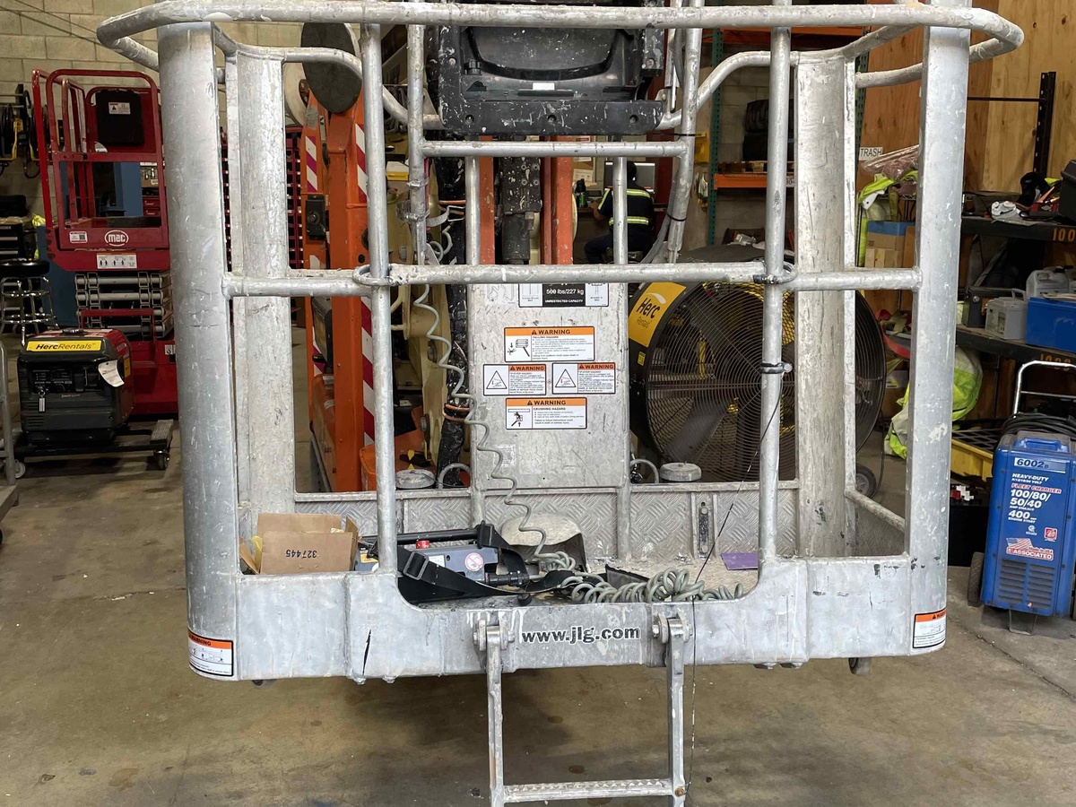 2017 JLG X600AJ-5