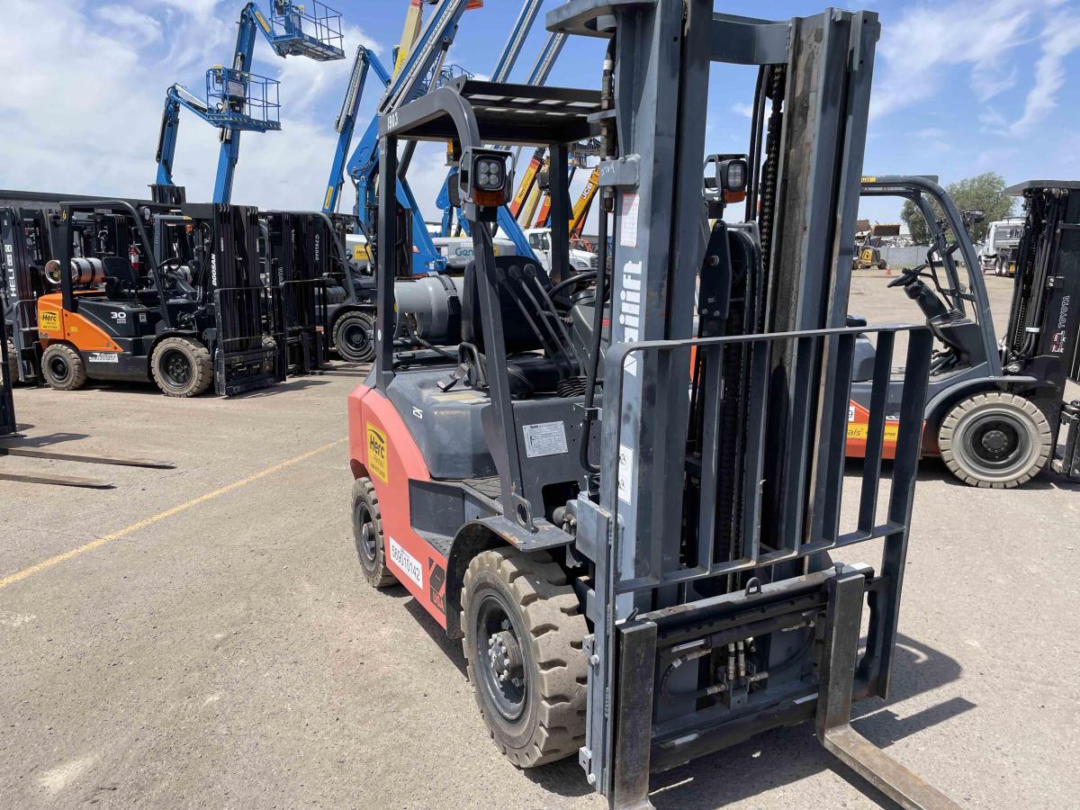 2021 Tailift FG25P