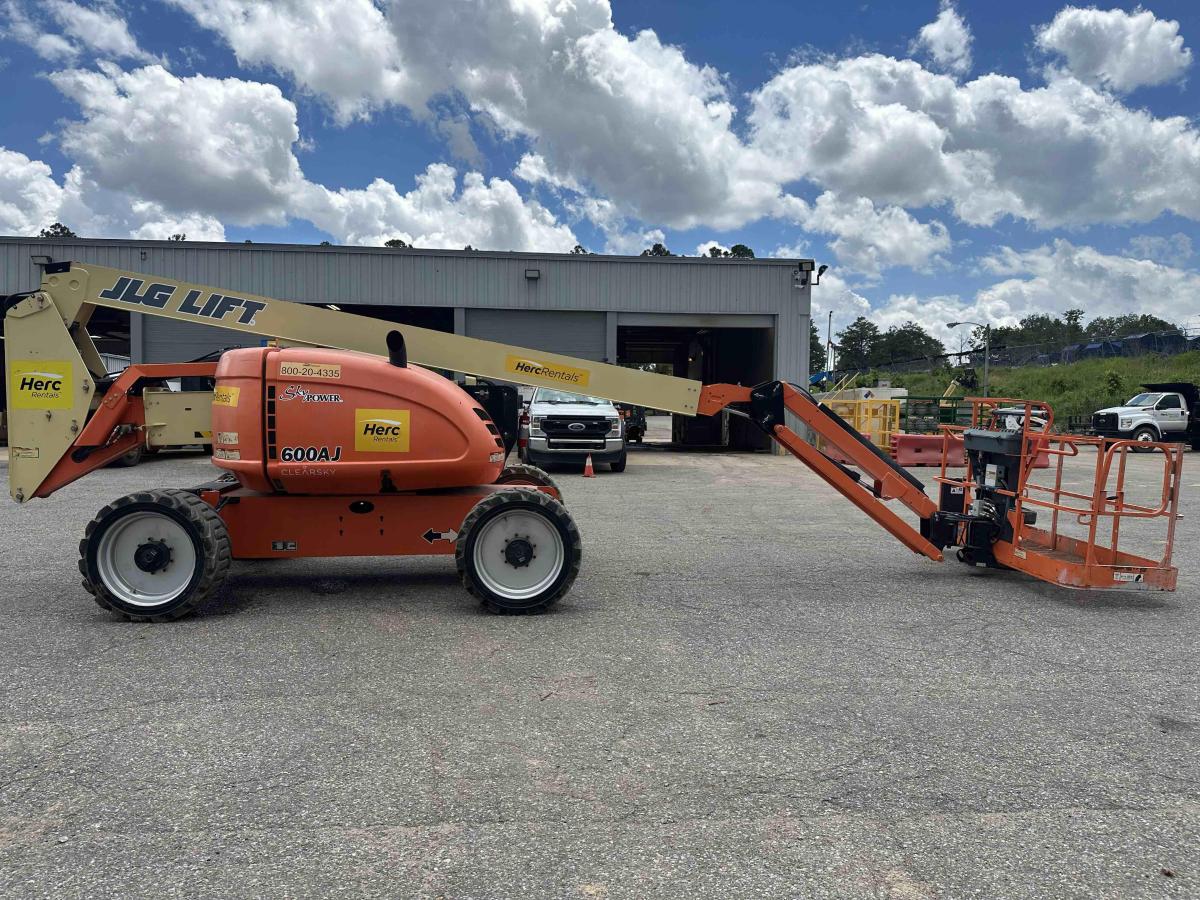 2018 JLG 600AJ