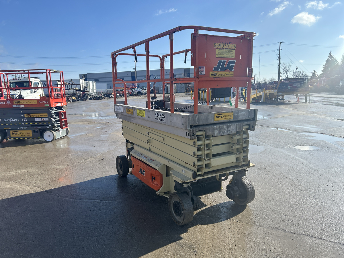 2012 JLG 3246ES-2