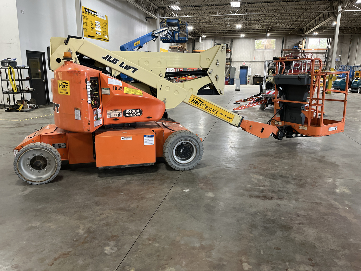 2016 JLG E400AN