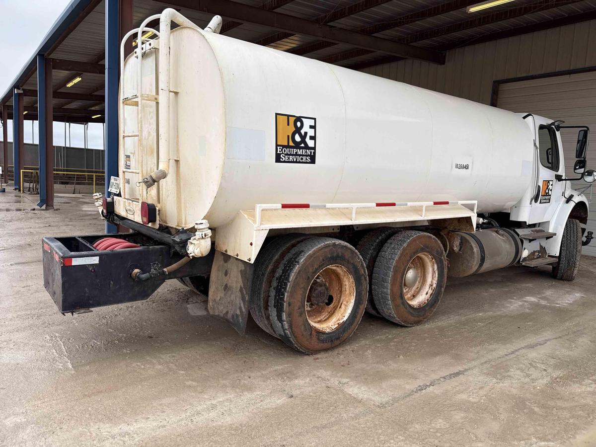 2017 Freightliner M2106-6