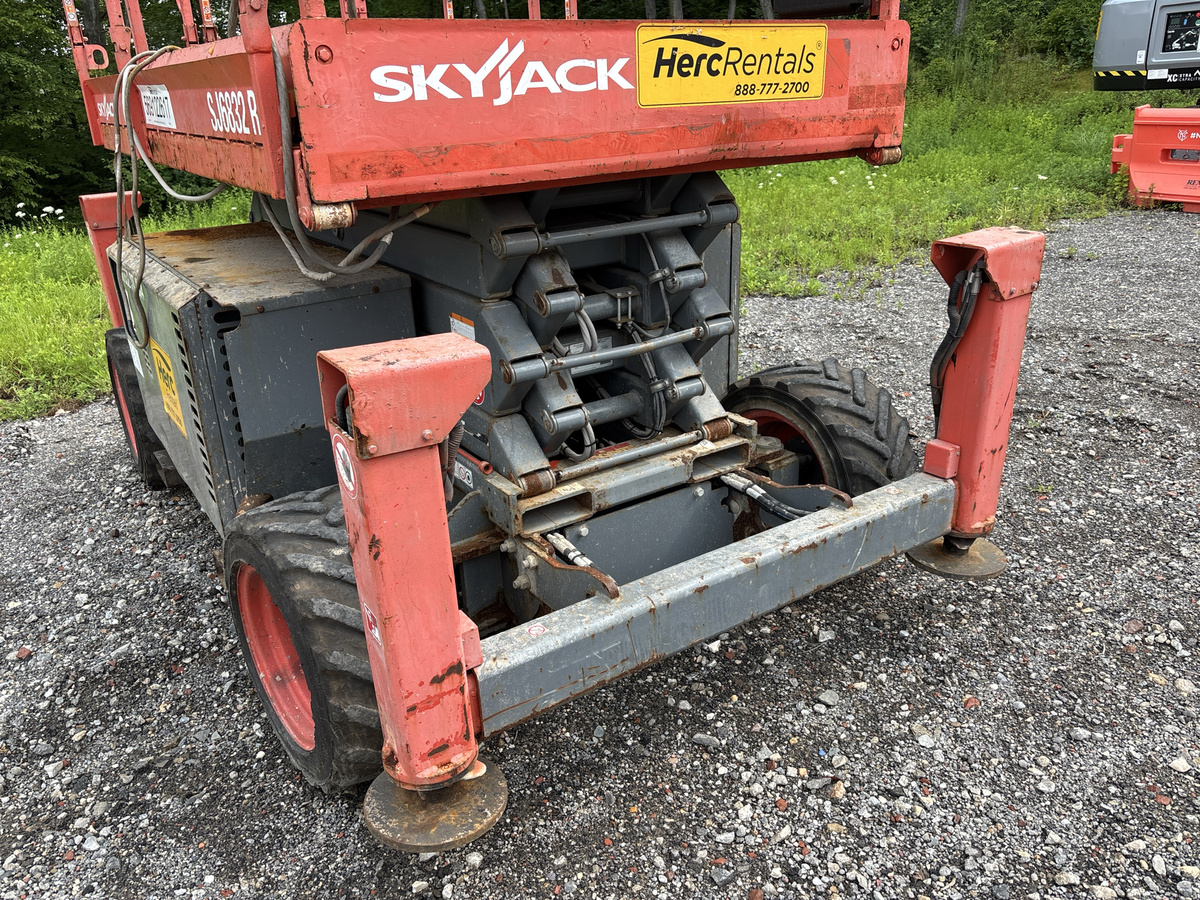 2019 Skyjack SJ-6832RT-5