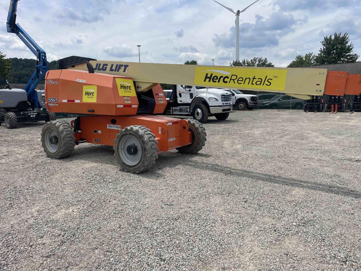 2017 JLG 660SJ