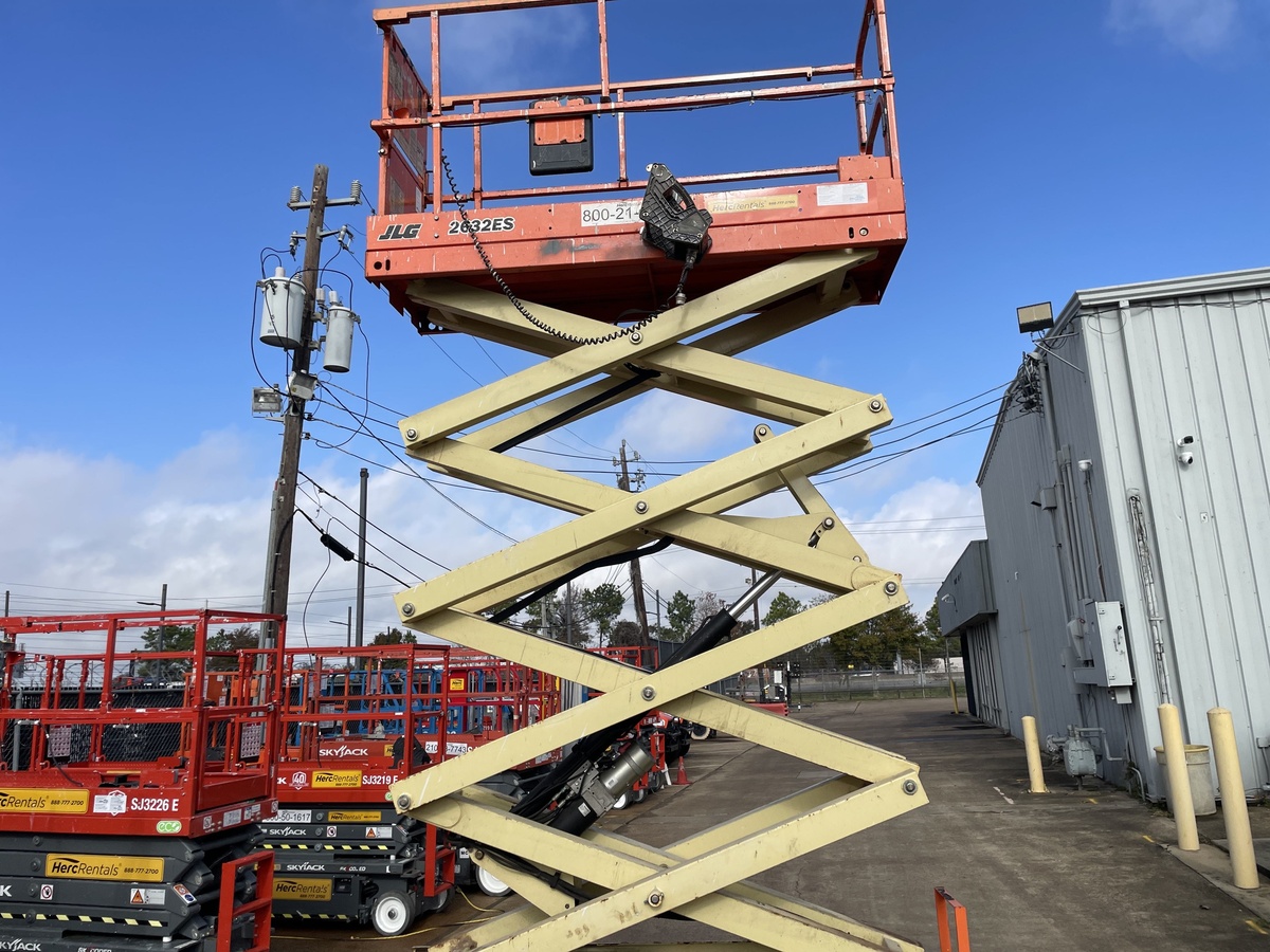 2018 JLG 2632ES-16