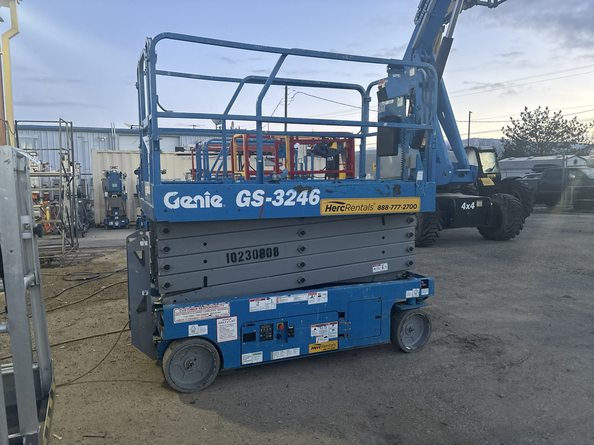 2017 Genie GS-3246