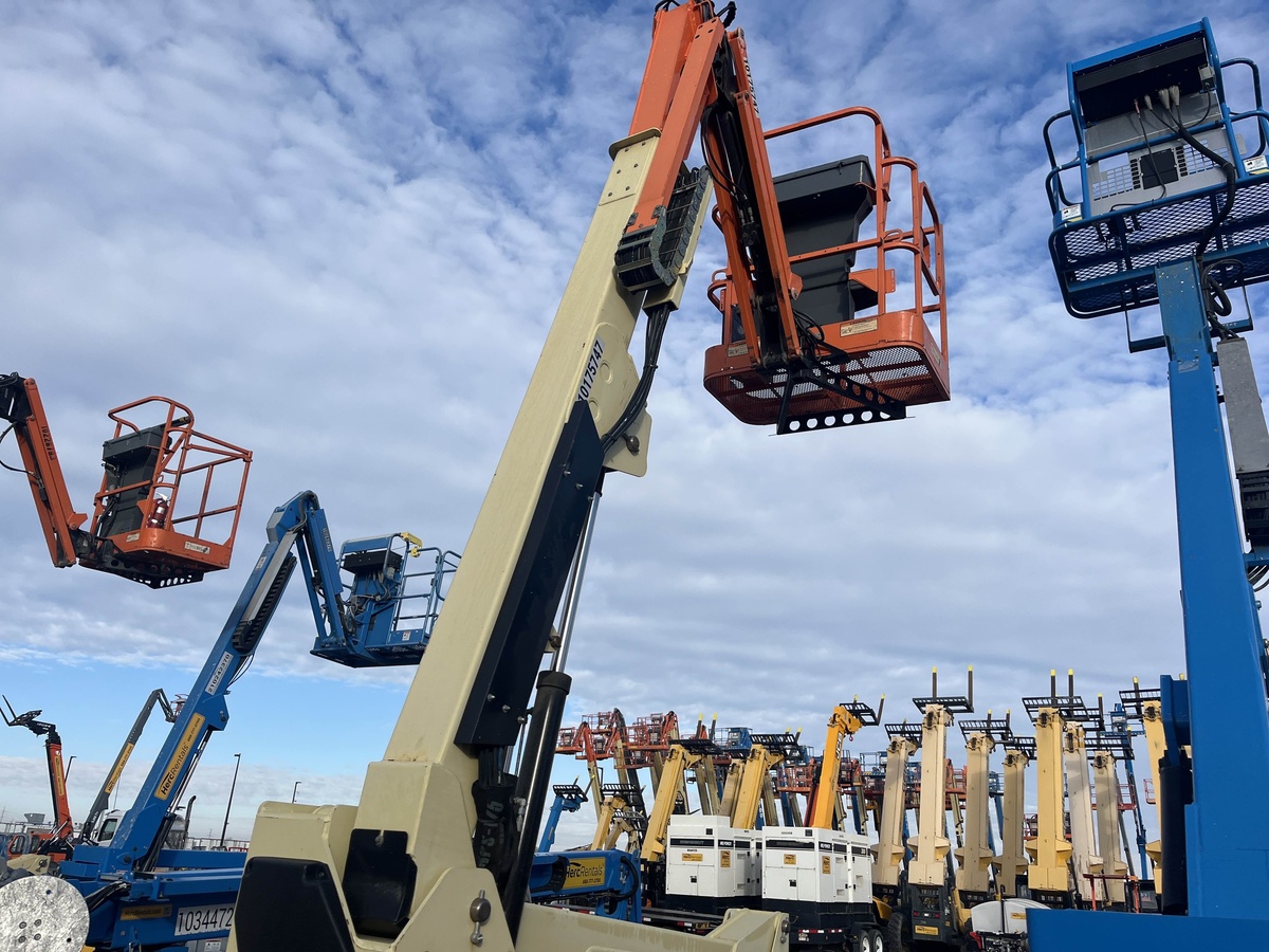 2015 JLG E400AJPN