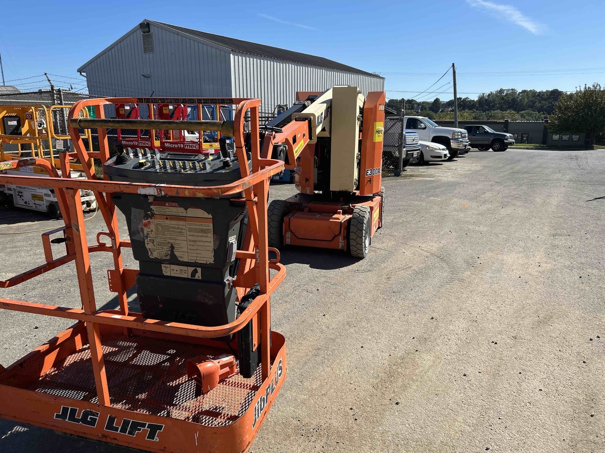2017 JLG E300AJP-5