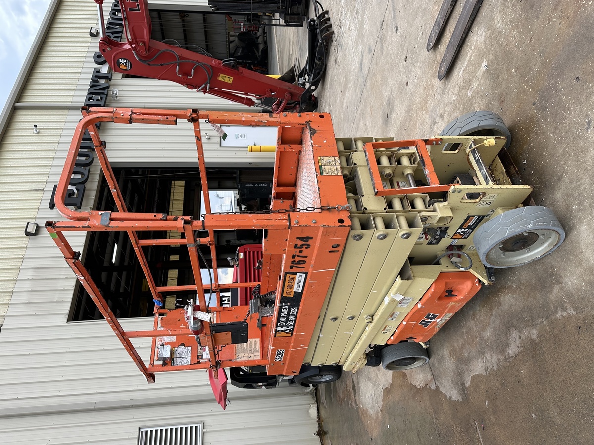 2017 JLG 2632ES-4