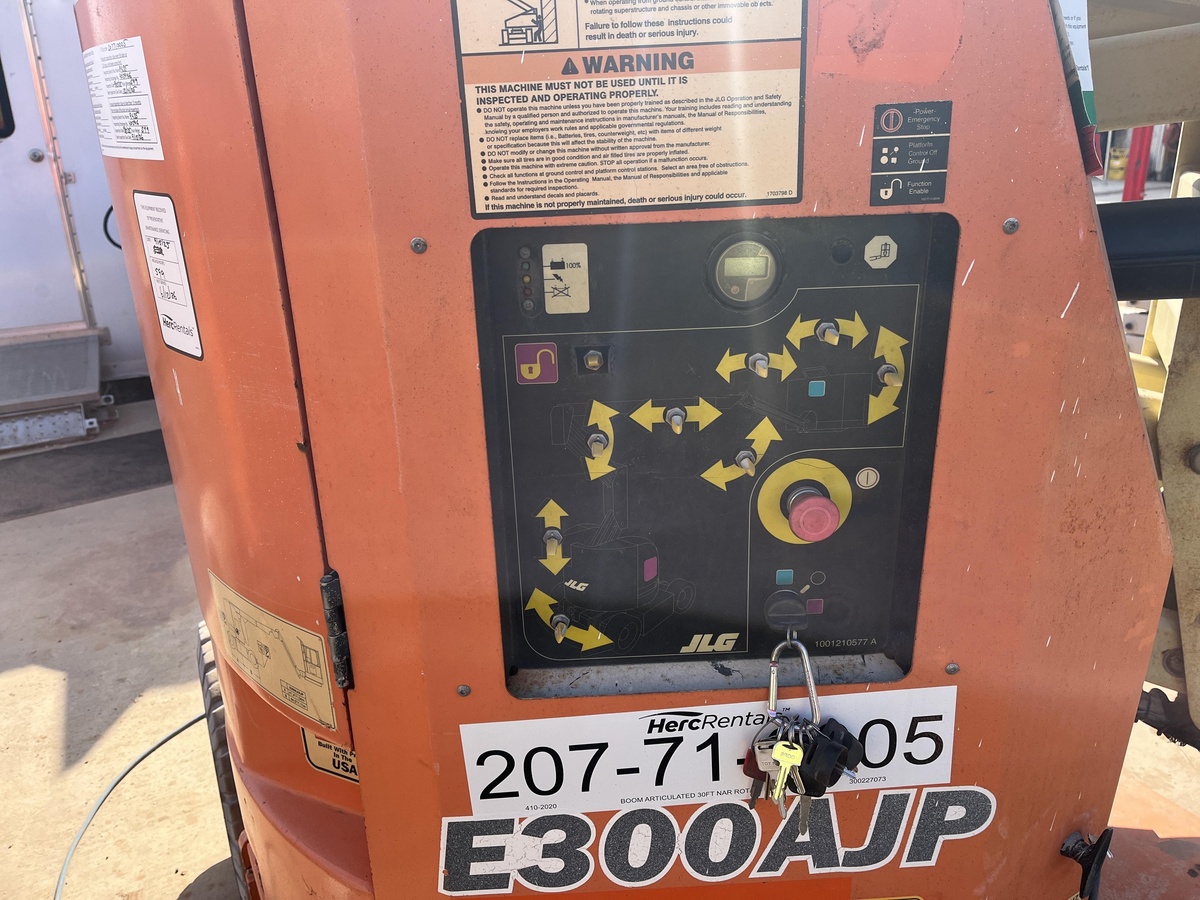 2017 JLG E300AJP-7