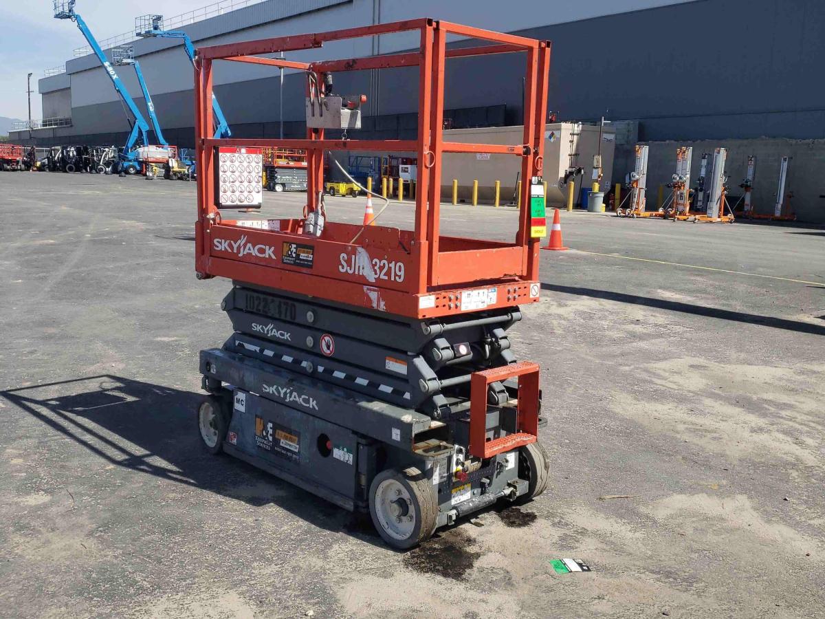 2017 Skyjack SJ3219