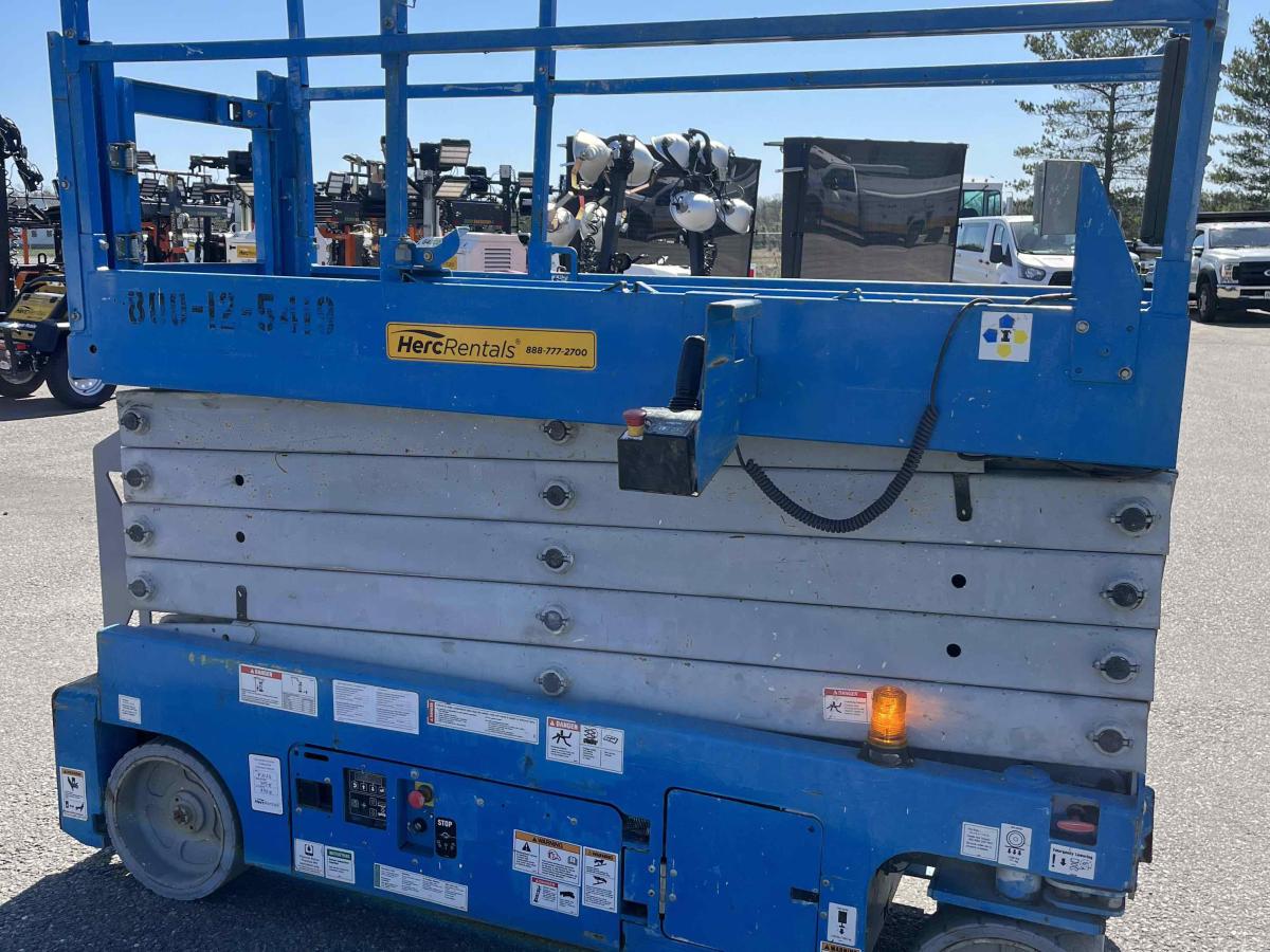 2016 Genie GS-3232