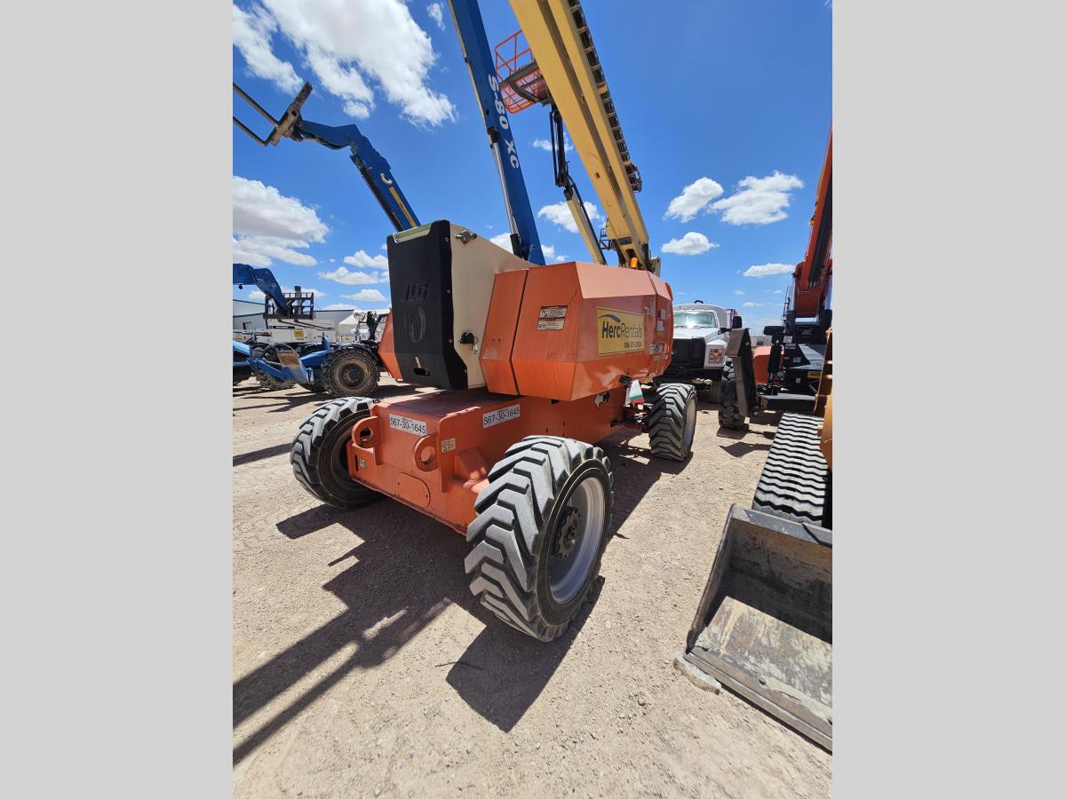 2015 JLG 800AJ