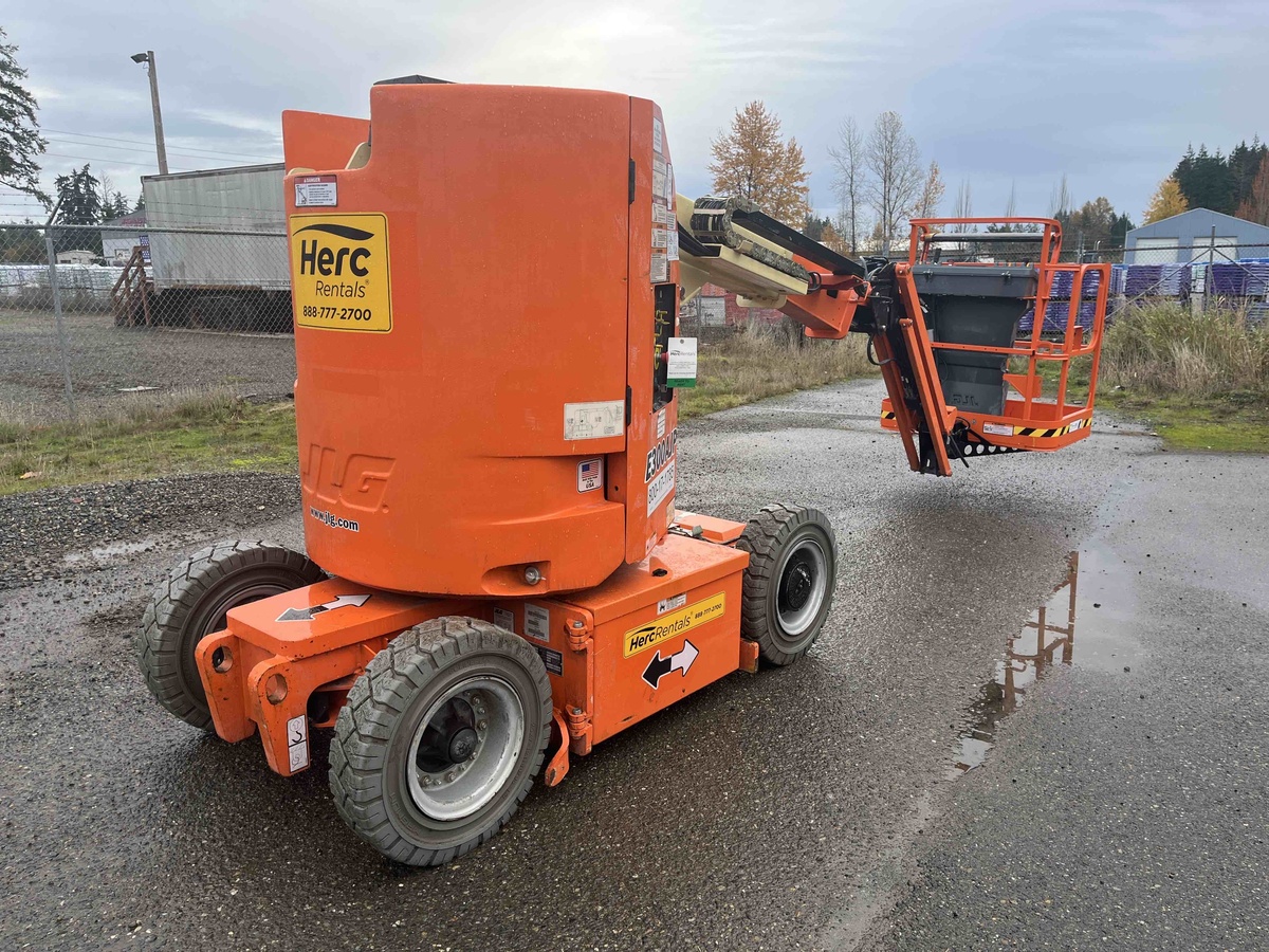 2017 JLG E300AJP