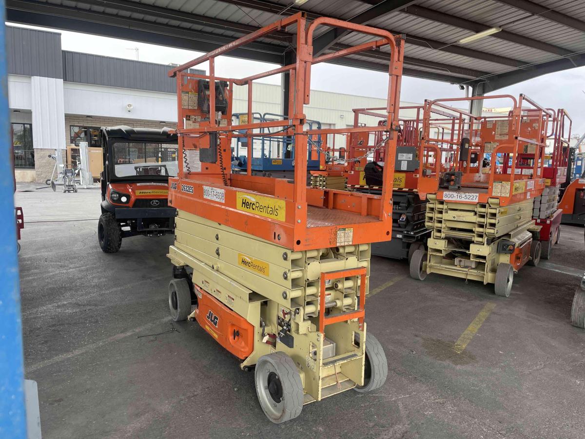 2017 JLG 2632ES