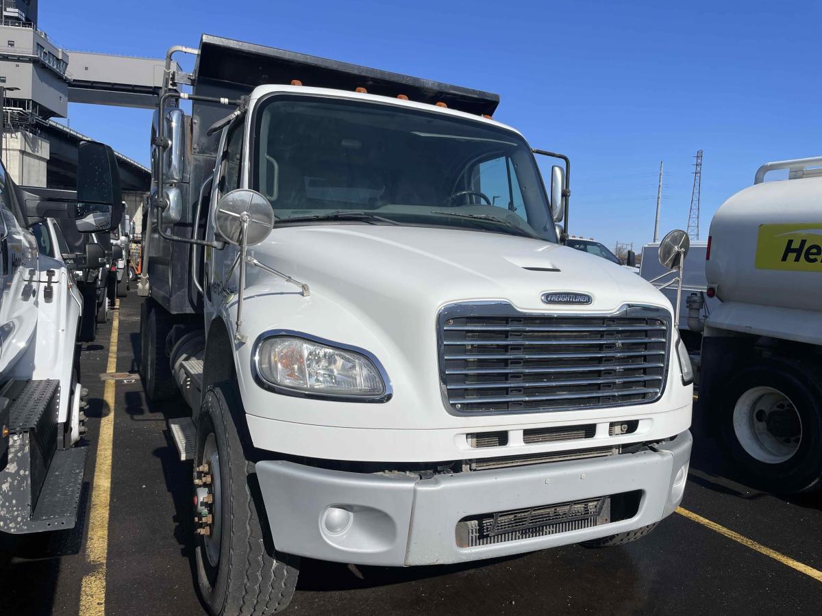 2016 Freightliner M2106