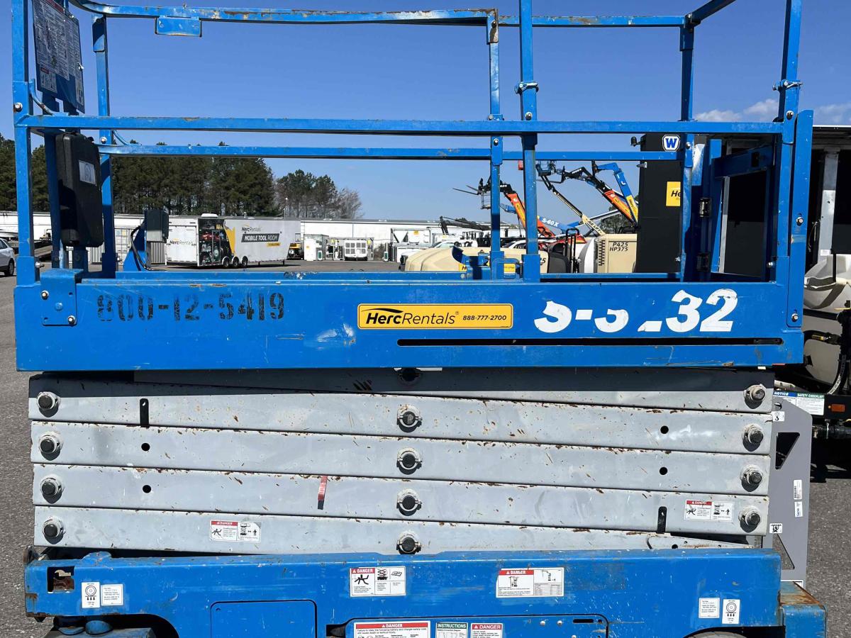 2016 Genie GS-3232