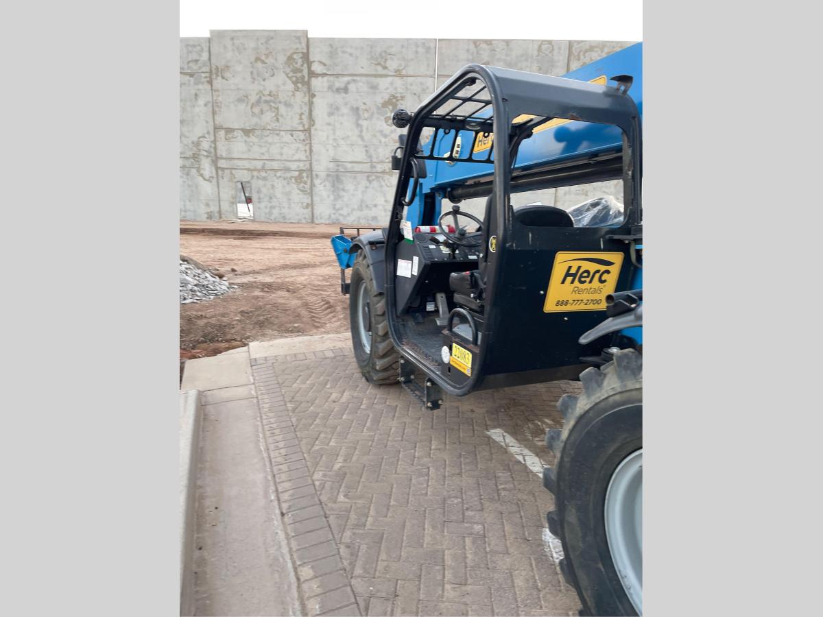 2017 Genie GTH-1056