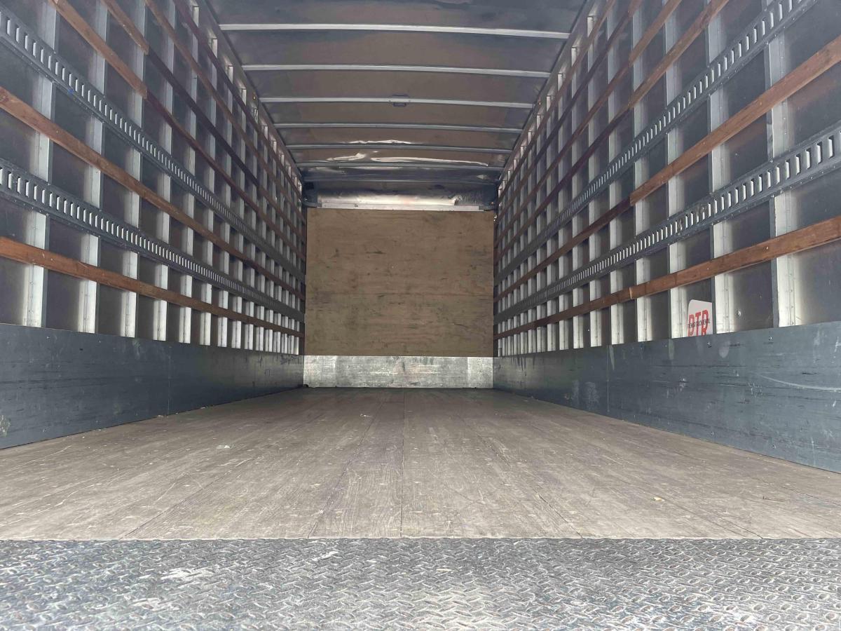 2020 Freightliner M2106