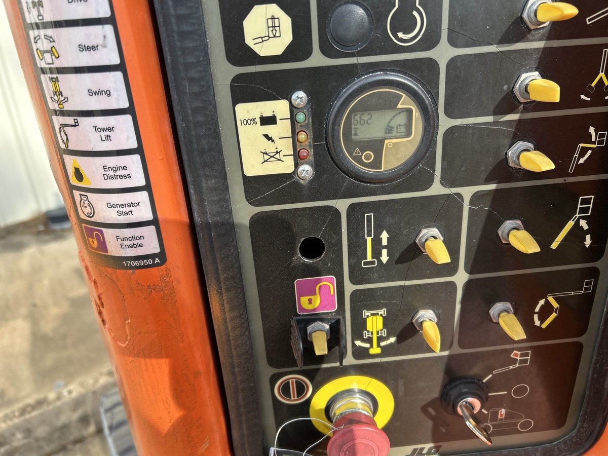 2017 JLG E400AJPN-4