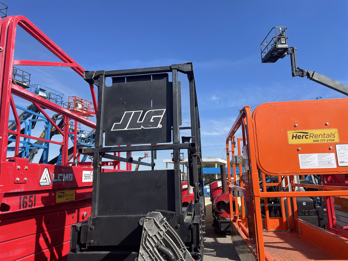 2017 JLG 2632ES-7