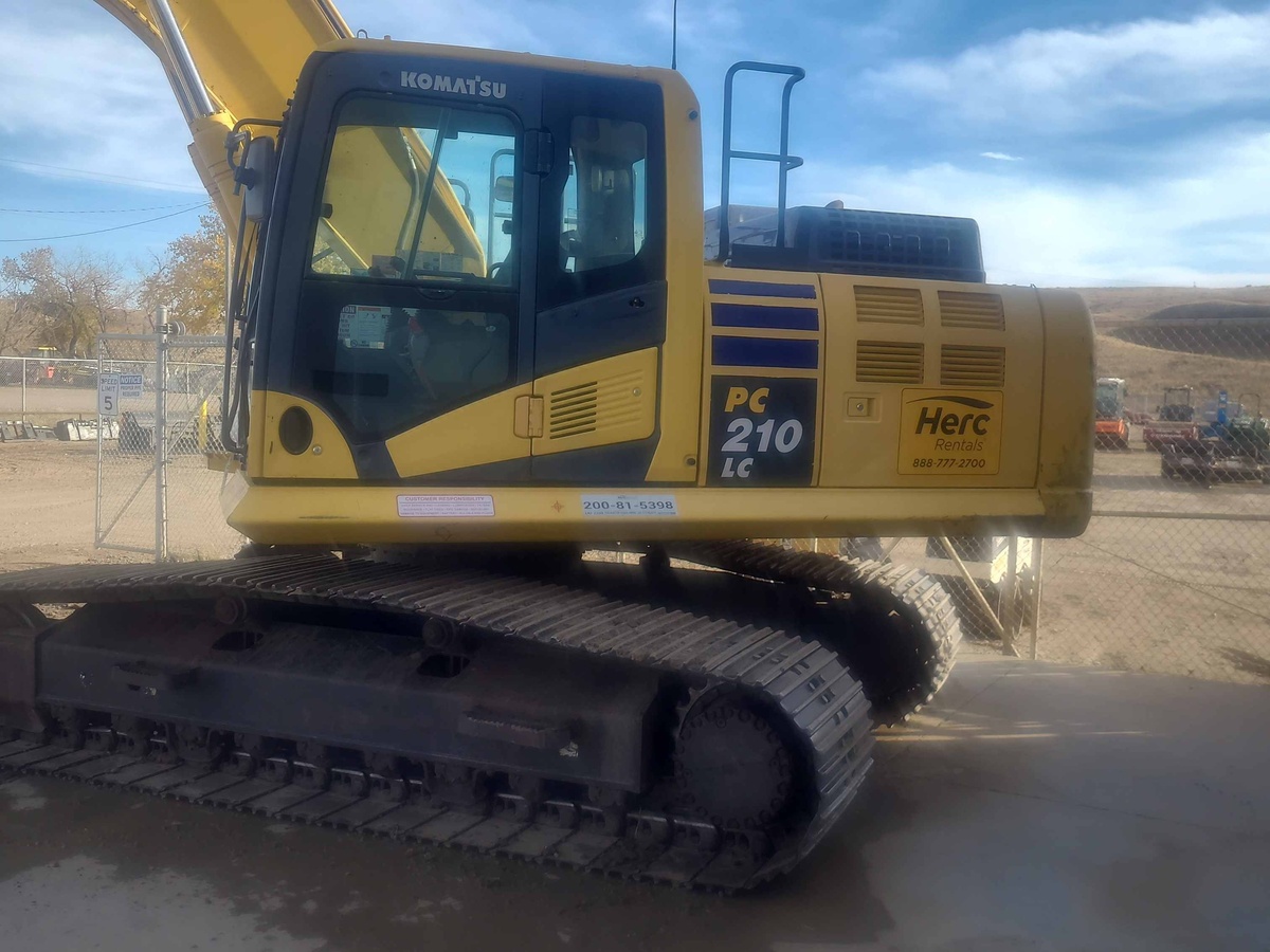 2017 Komatsu PC210LC-11