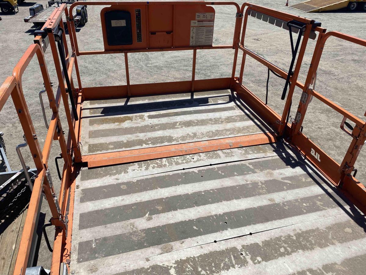 2017 JLG 4394RT