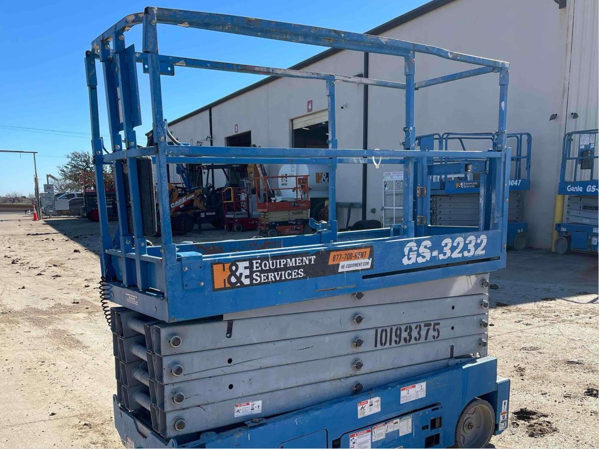 2016 Genie GS-3232