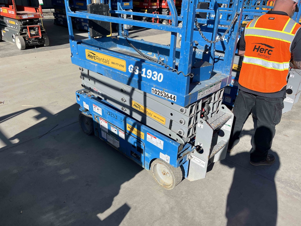 2018 Genie GS-1930