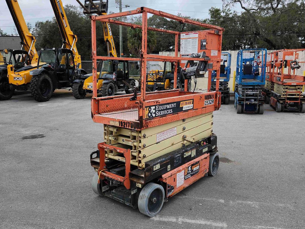 2017 JLG 1932R