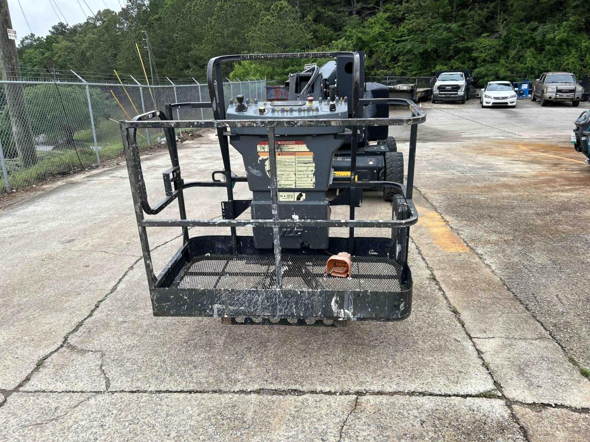 2015 JLG E450AJ