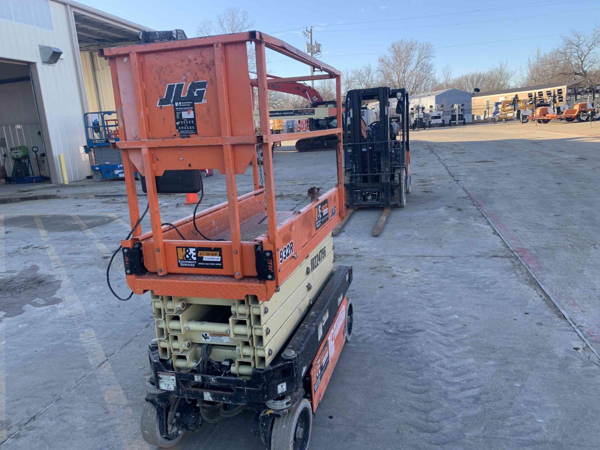 2017 JLG 1932R-1
