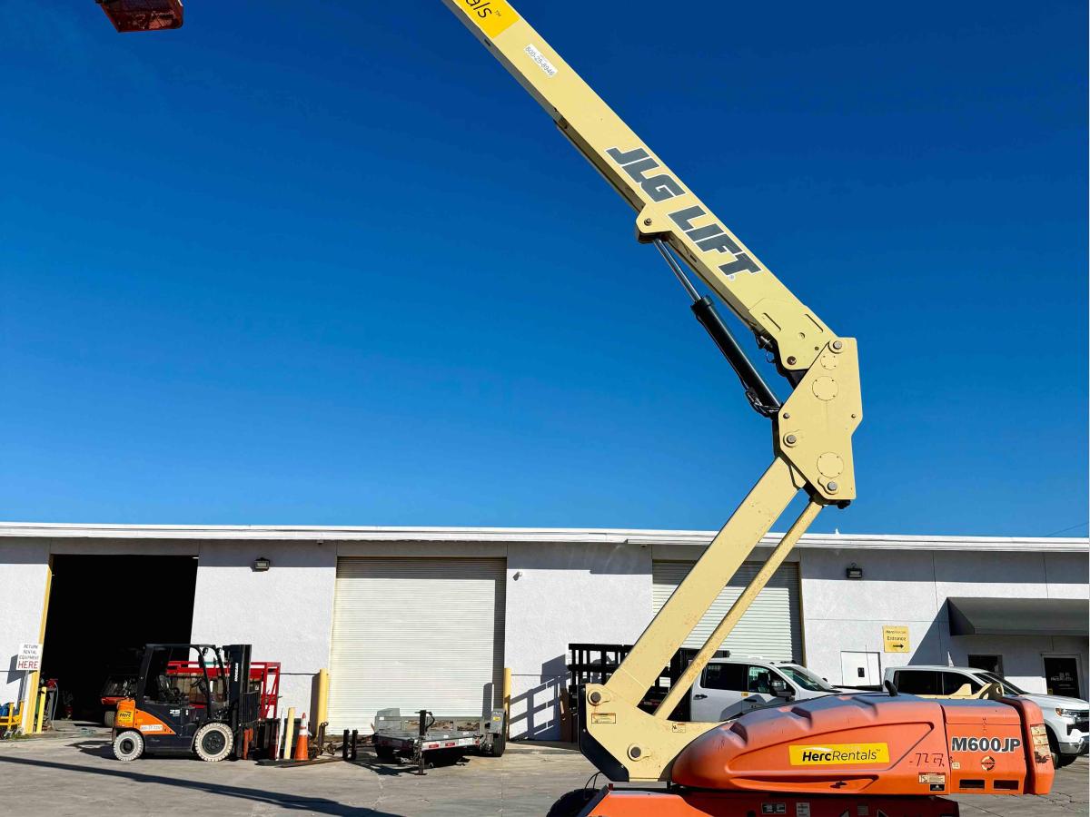 2019 JLG M600JP
