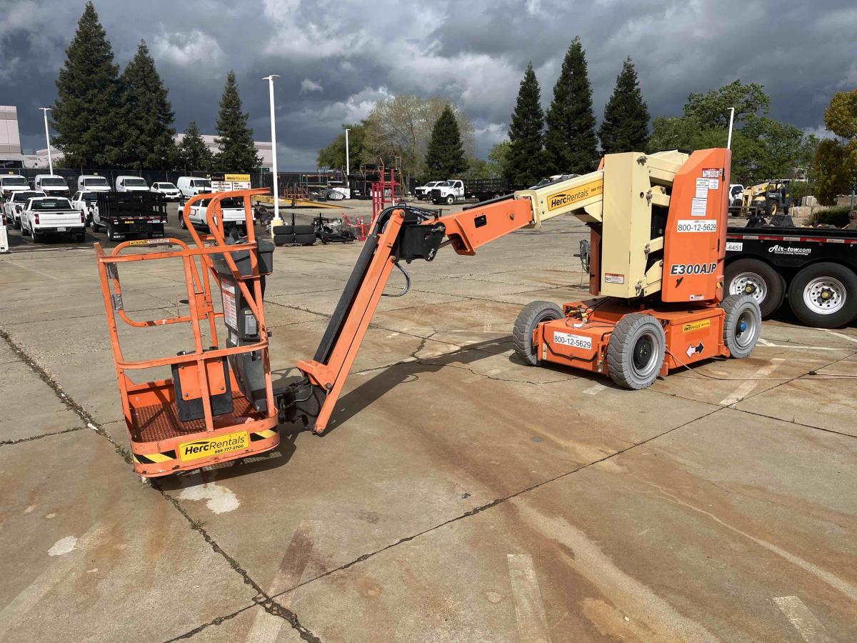 2016 JLG E300AJP-1