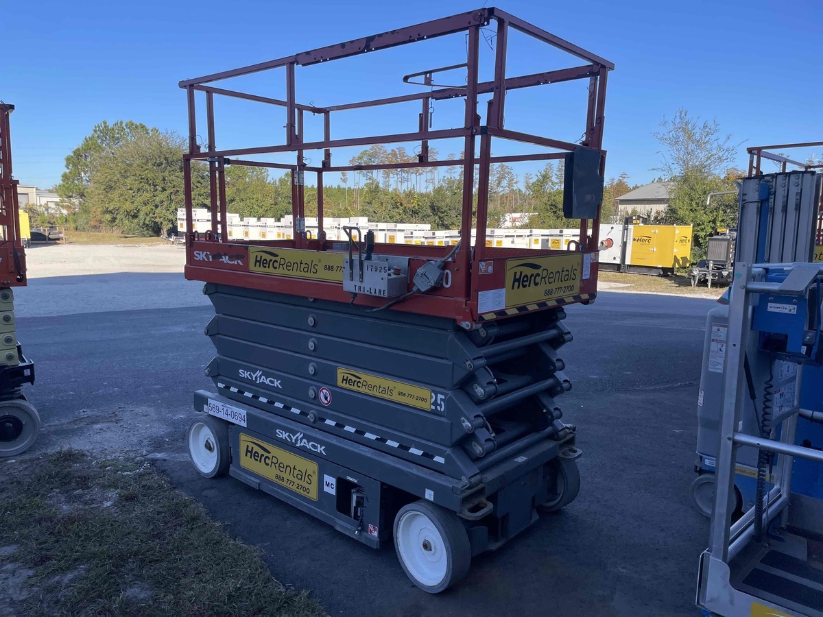 2017 Skyjack SJ4740-3