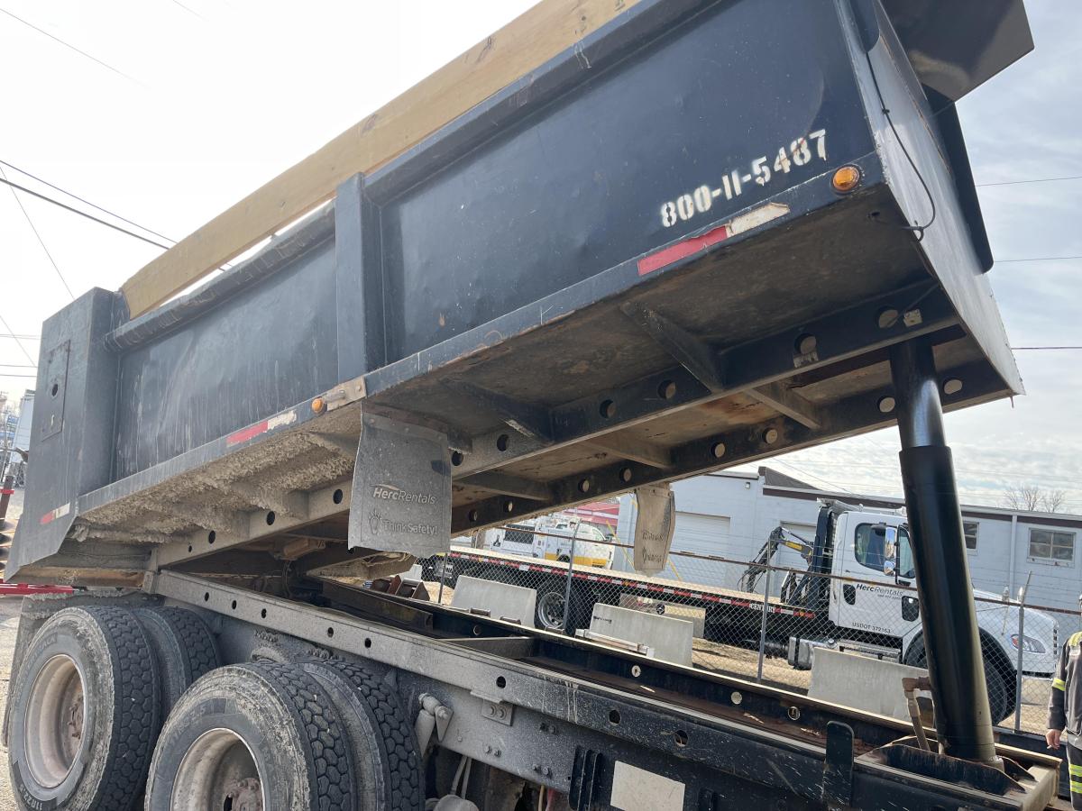 2017 Freightliner M2106