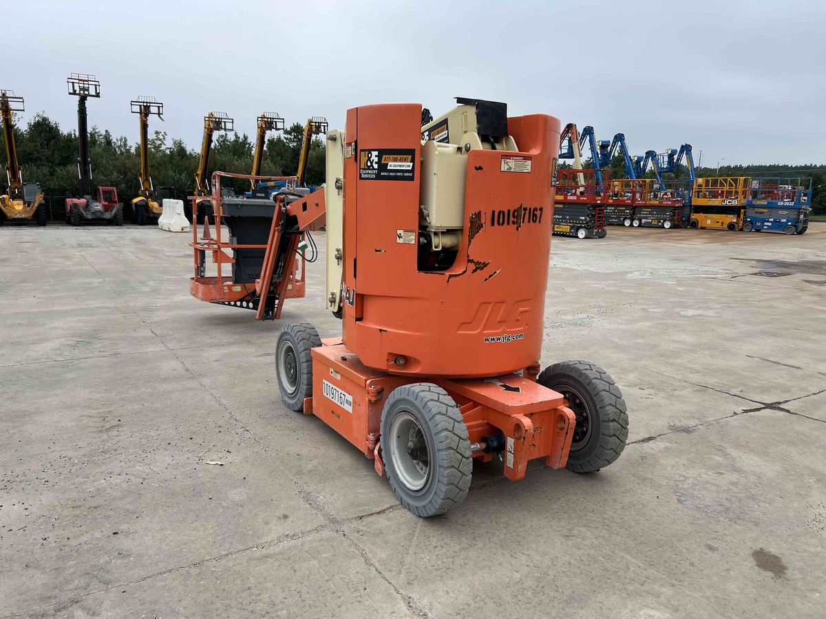 2016 JLG E300AJ-6