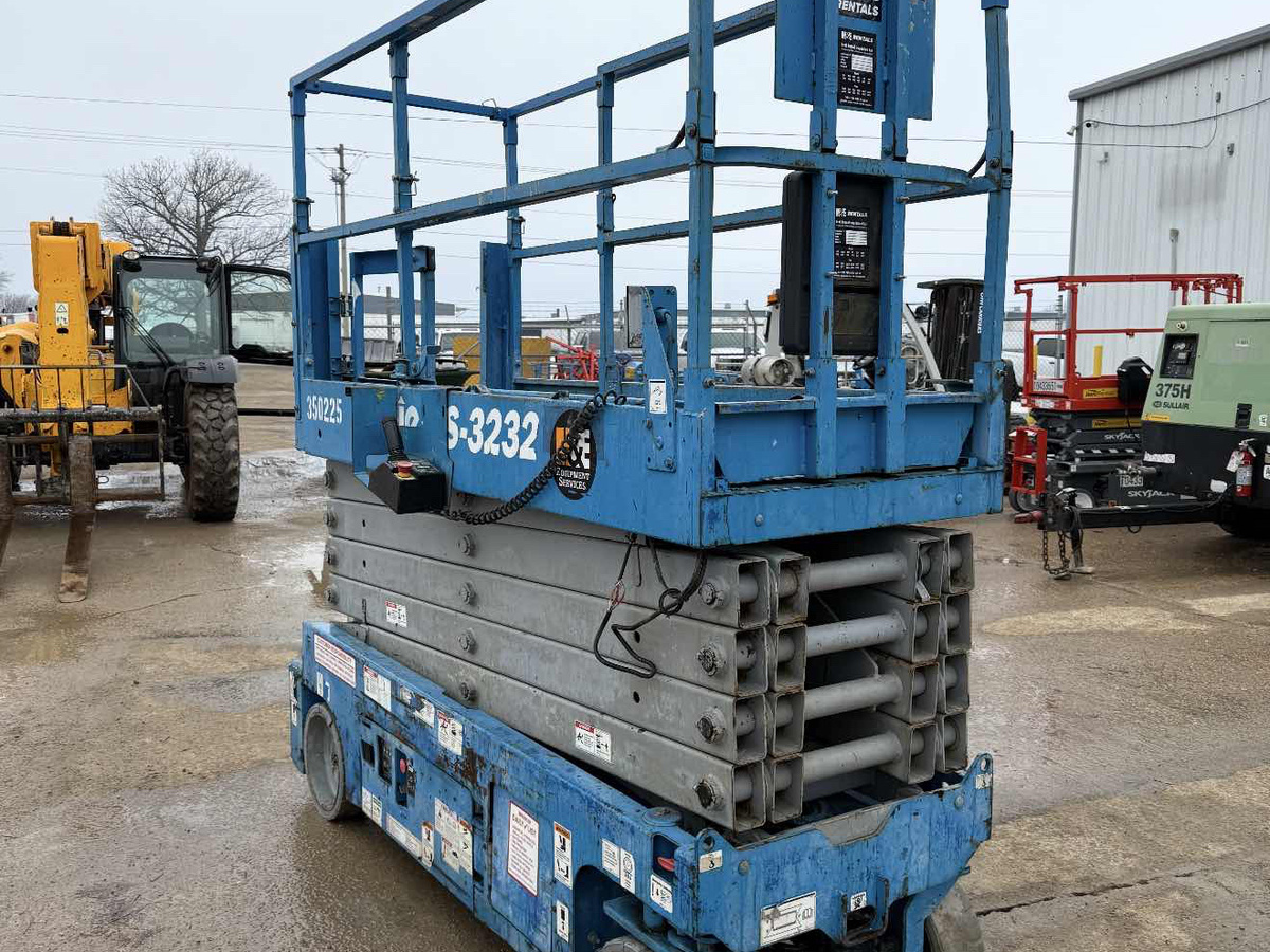 2015 Genie GS-3232