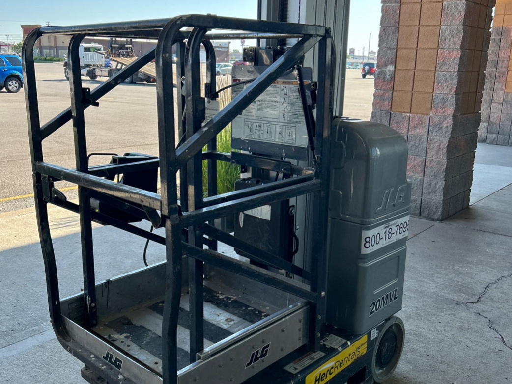 2017 JLG 20MVL-2