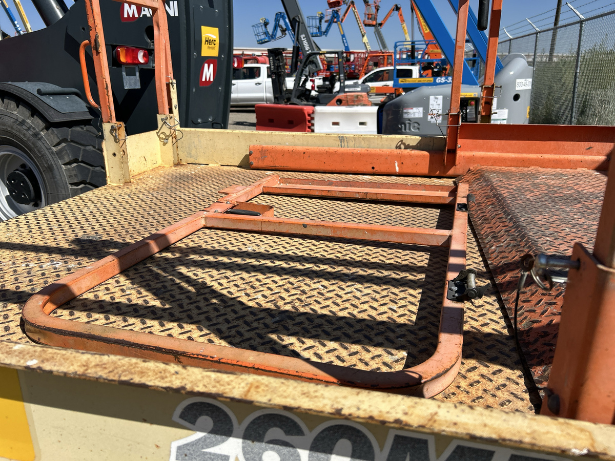 2017 JLG 260MRT-9