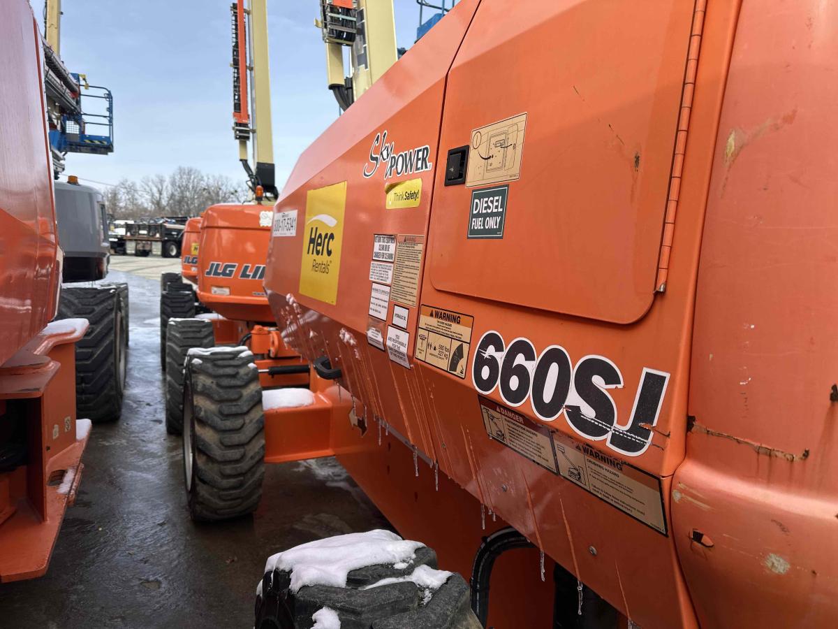 2017 JLG 660SJ