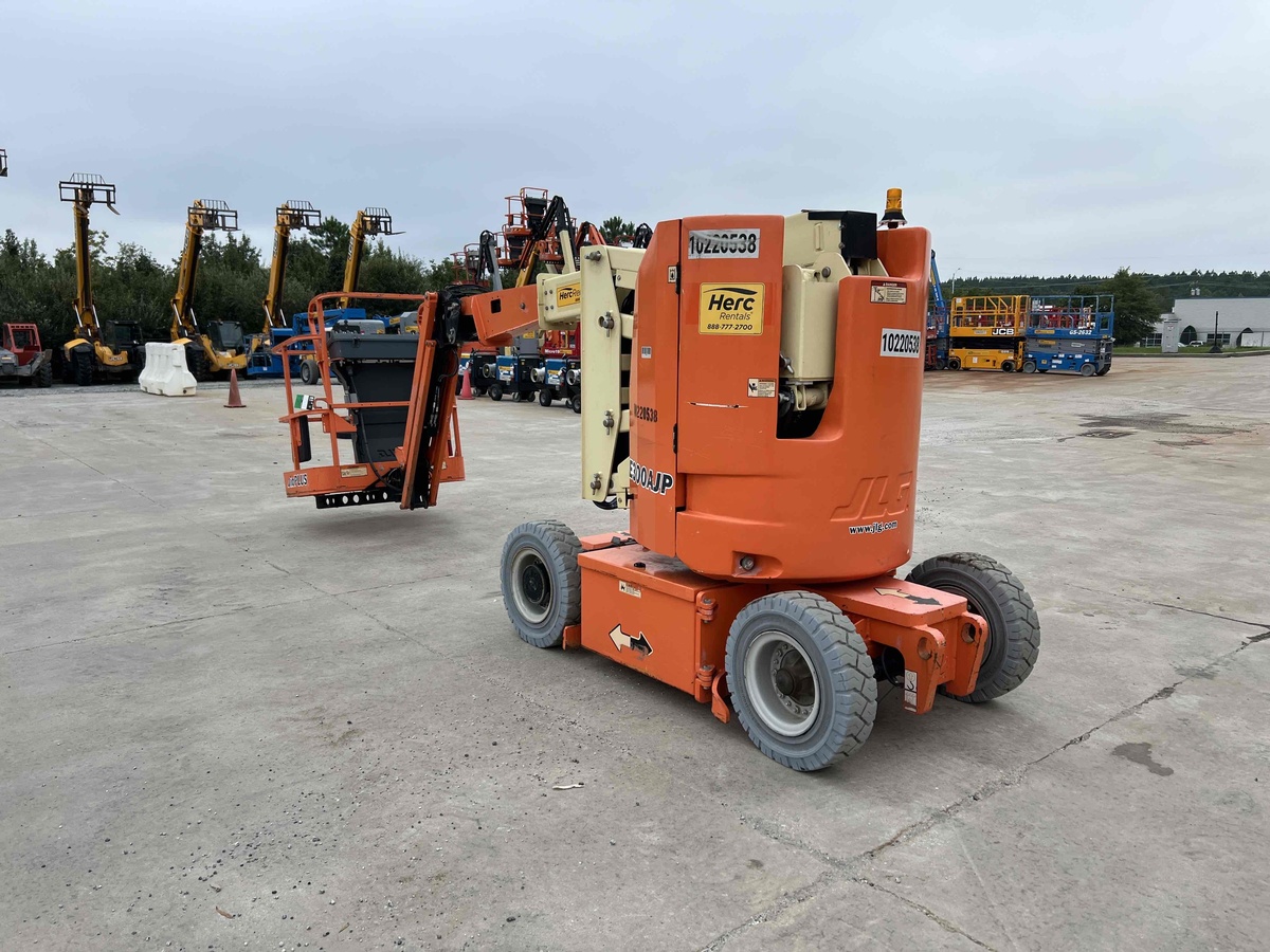 2017 JLG E300AJP-6