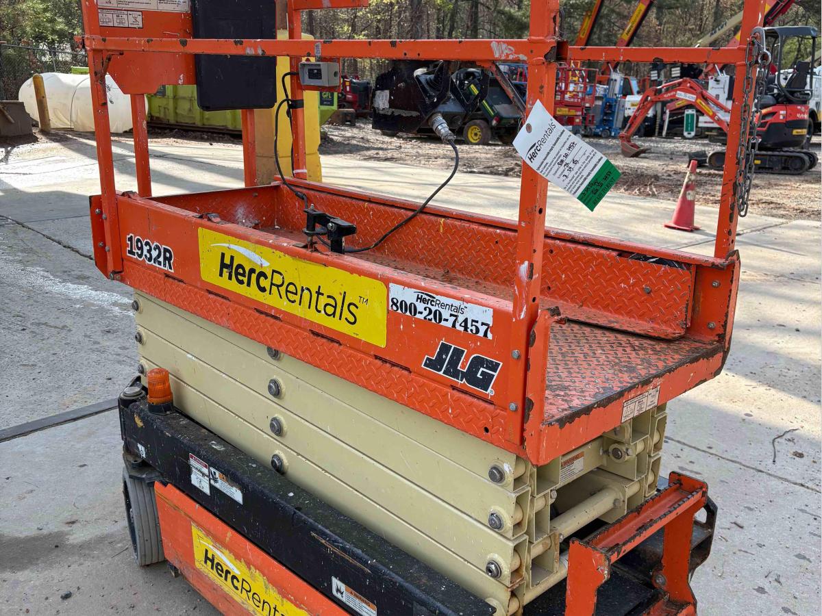 2018 JLG 1932R