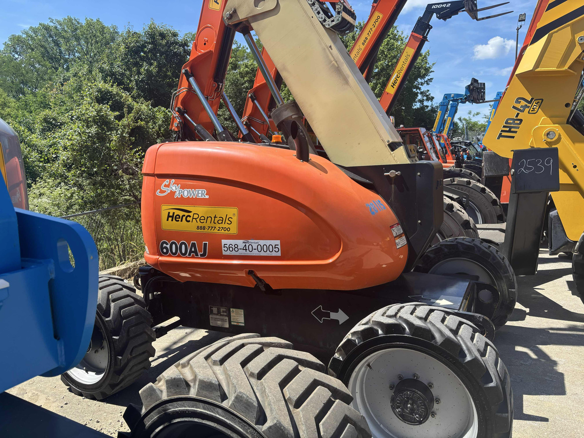 2012 JLG 600AJ