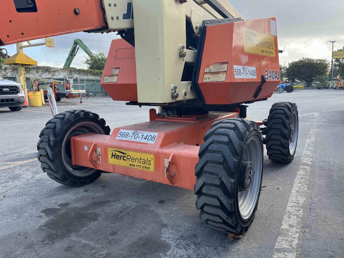 2017 JLG 340AJ