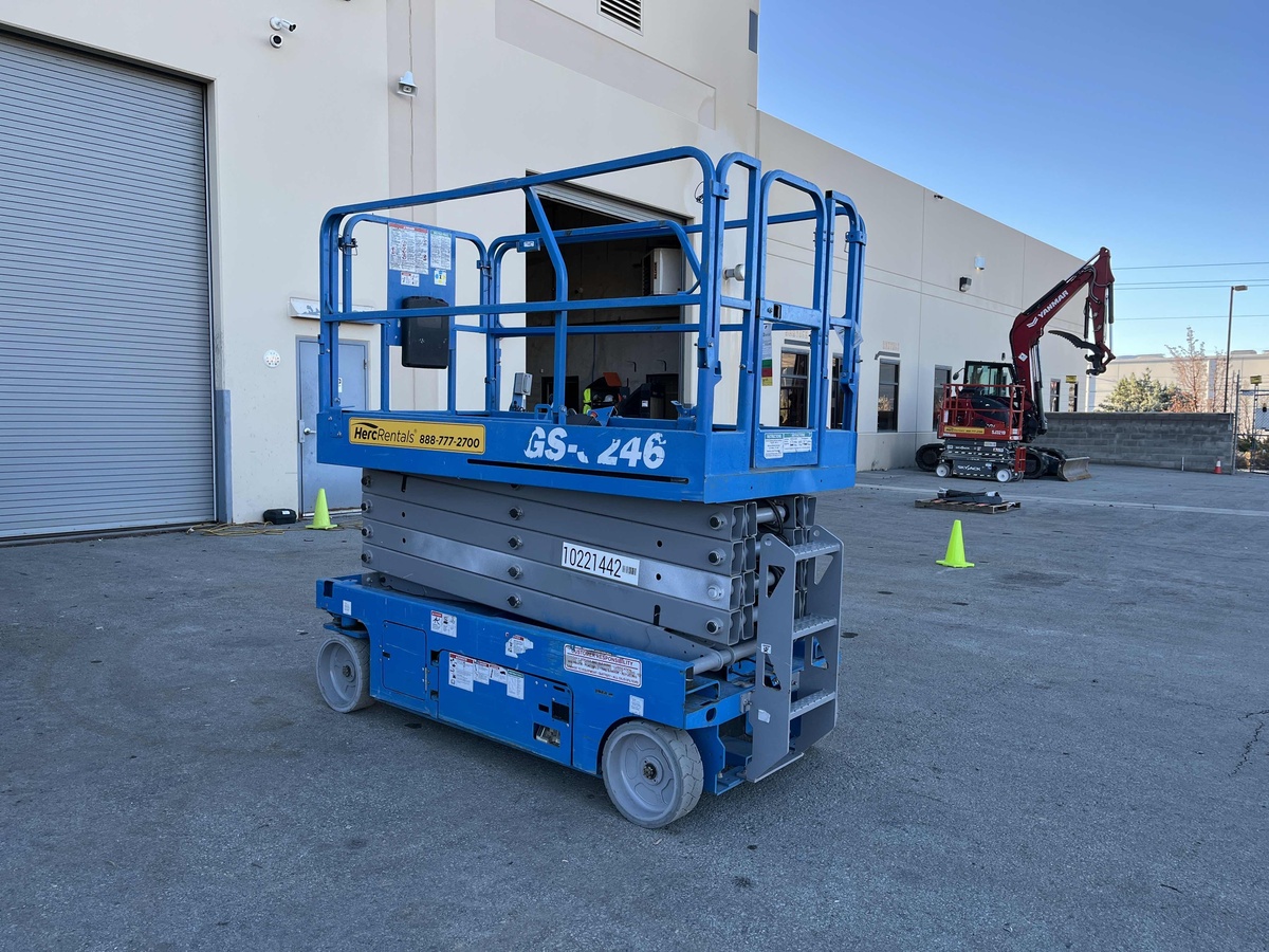 2017 Genie GS-3246-6