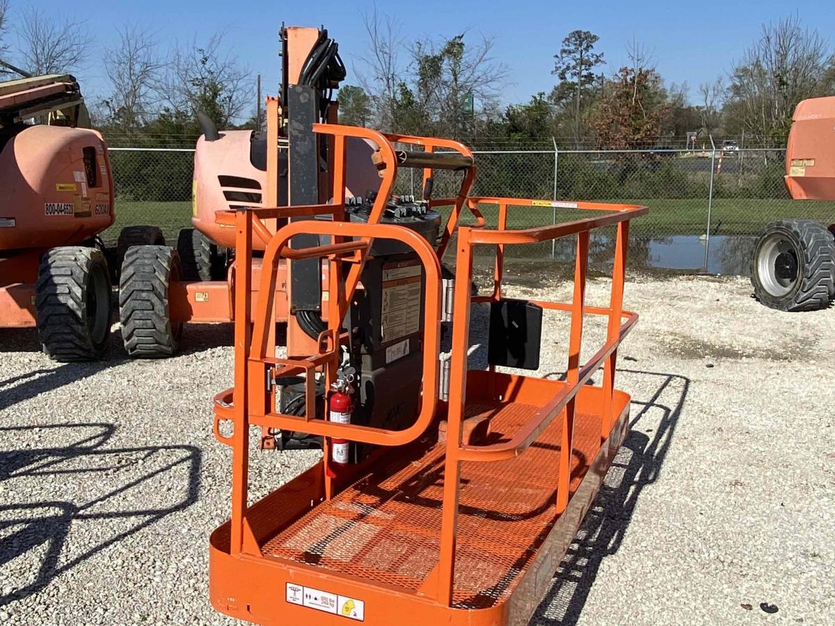 2017 JLG 600AJ