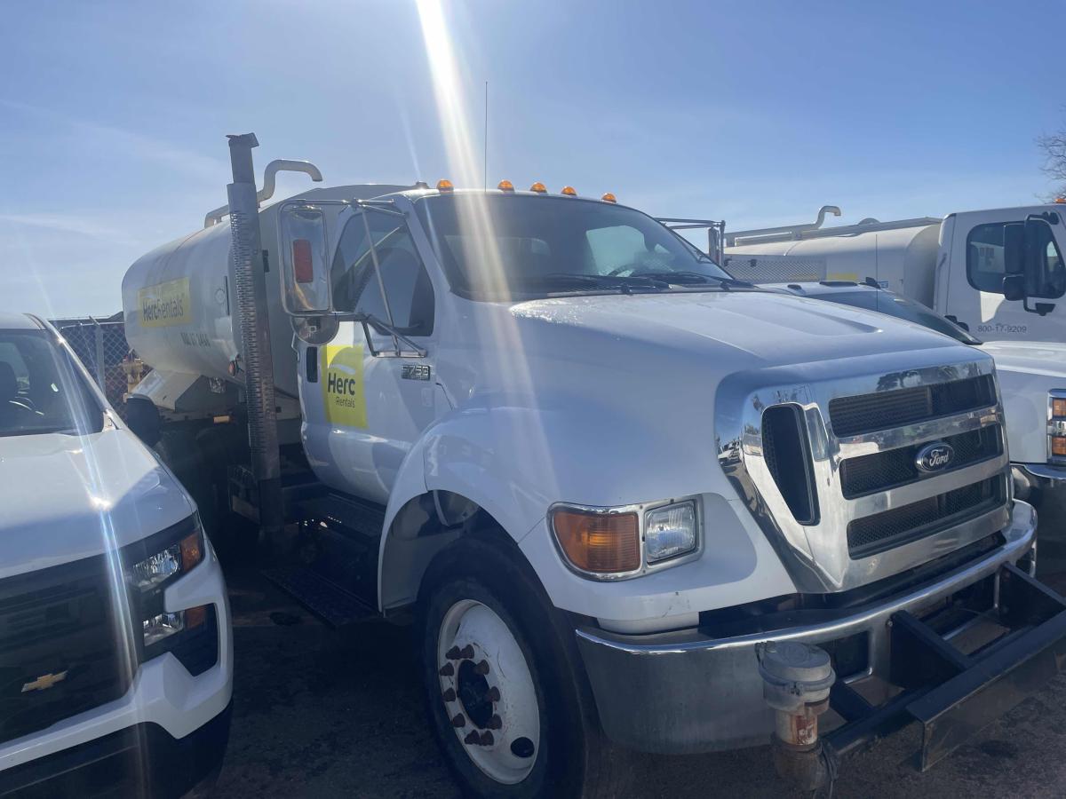 2015 Ford F750-1