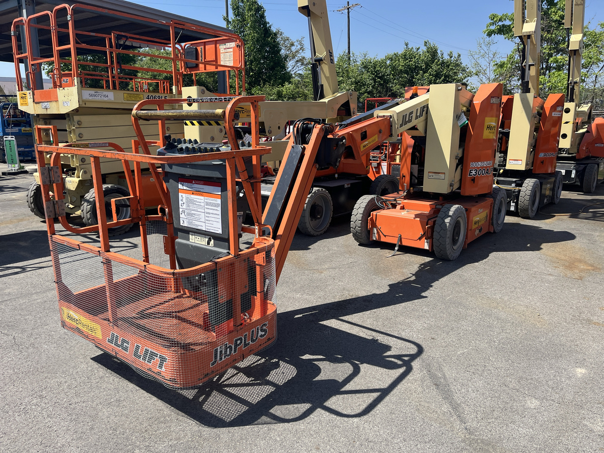 2018 JLG E300AJP