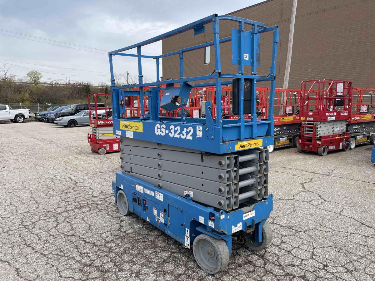 2017 Genie GS-3232